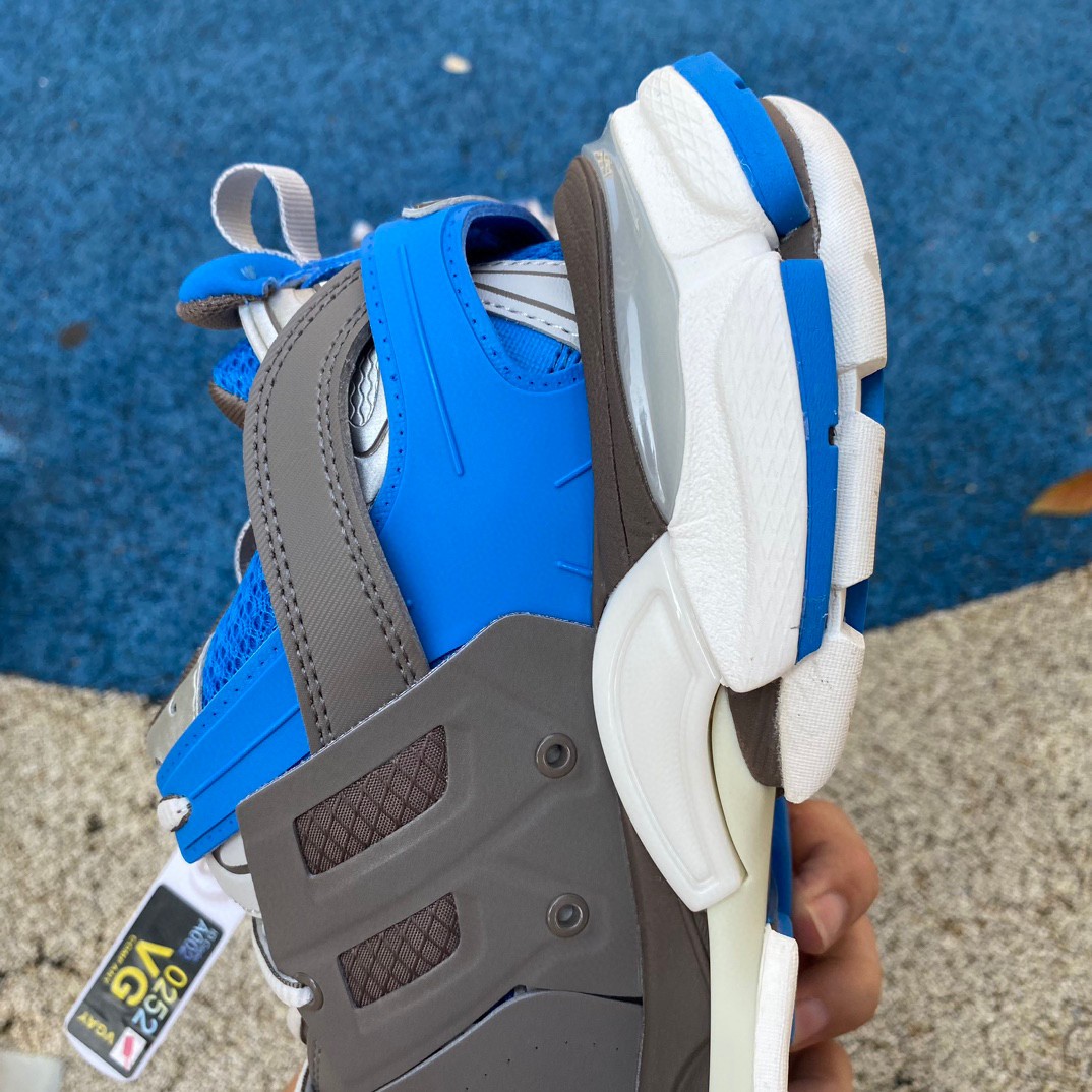 Balenciaga Track Sneaker LED in white - 