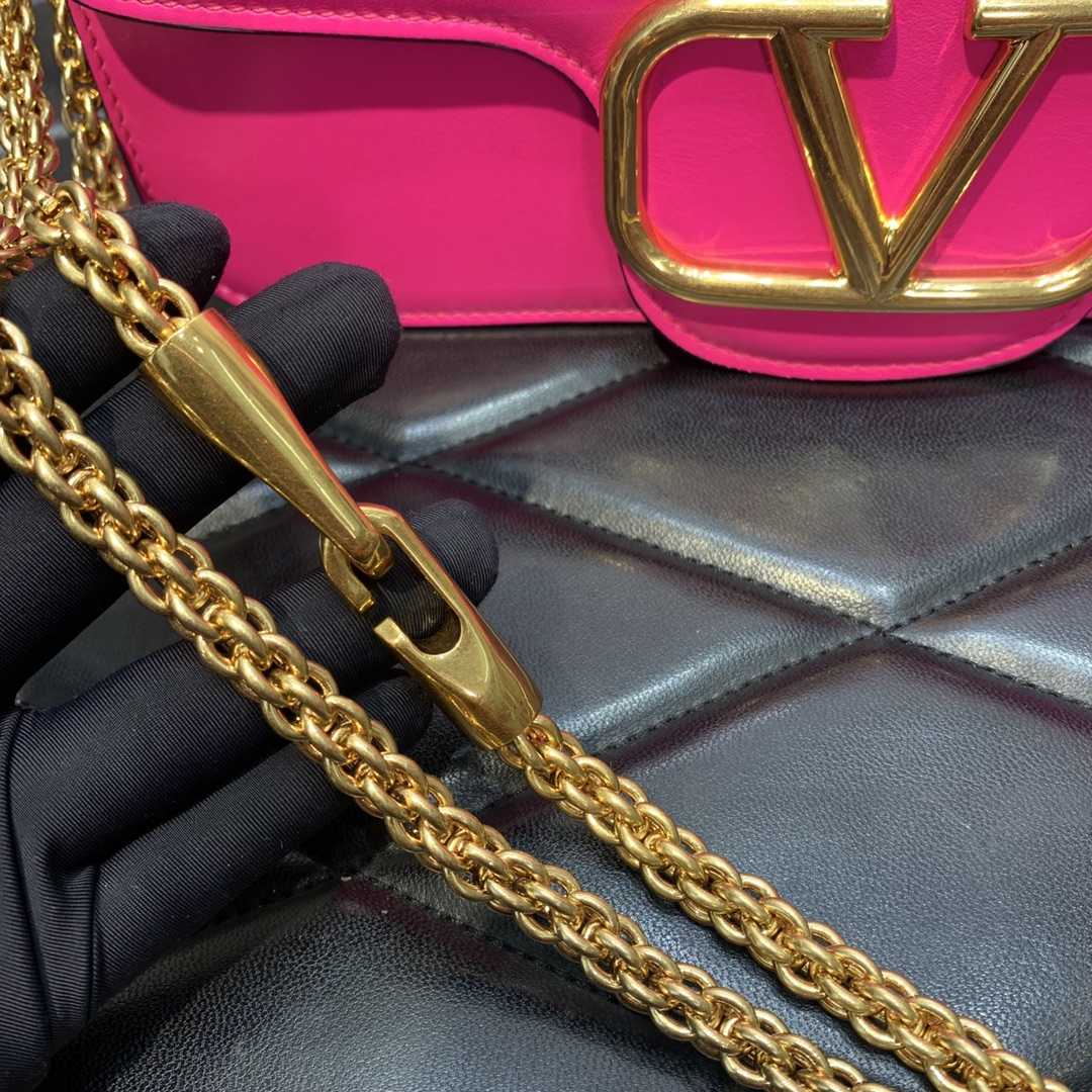 Valenti Garavani Locò Shoulder Bag (27-13-6cm) - DesignerGu