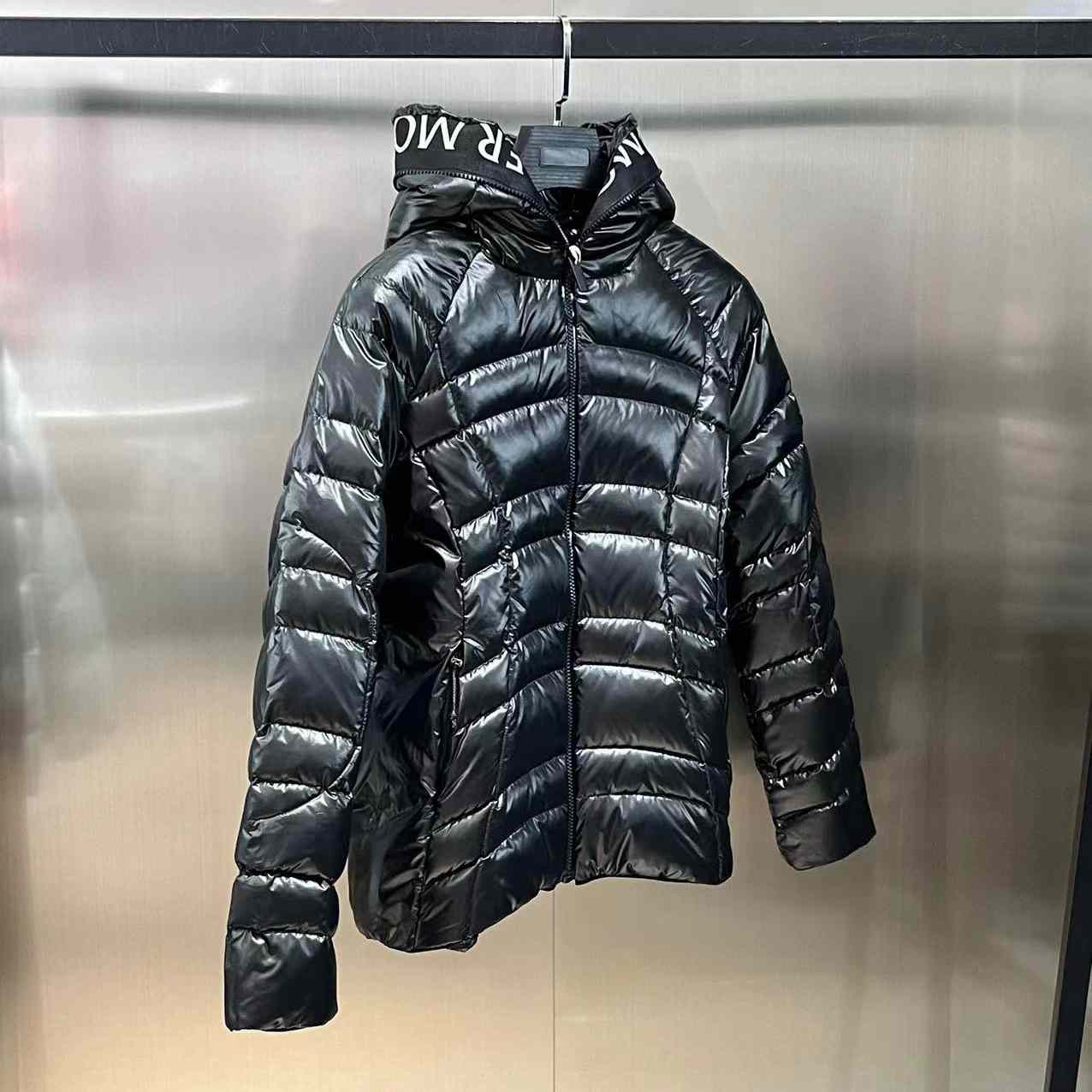 Moncler Narlay Short Down Jacket - 