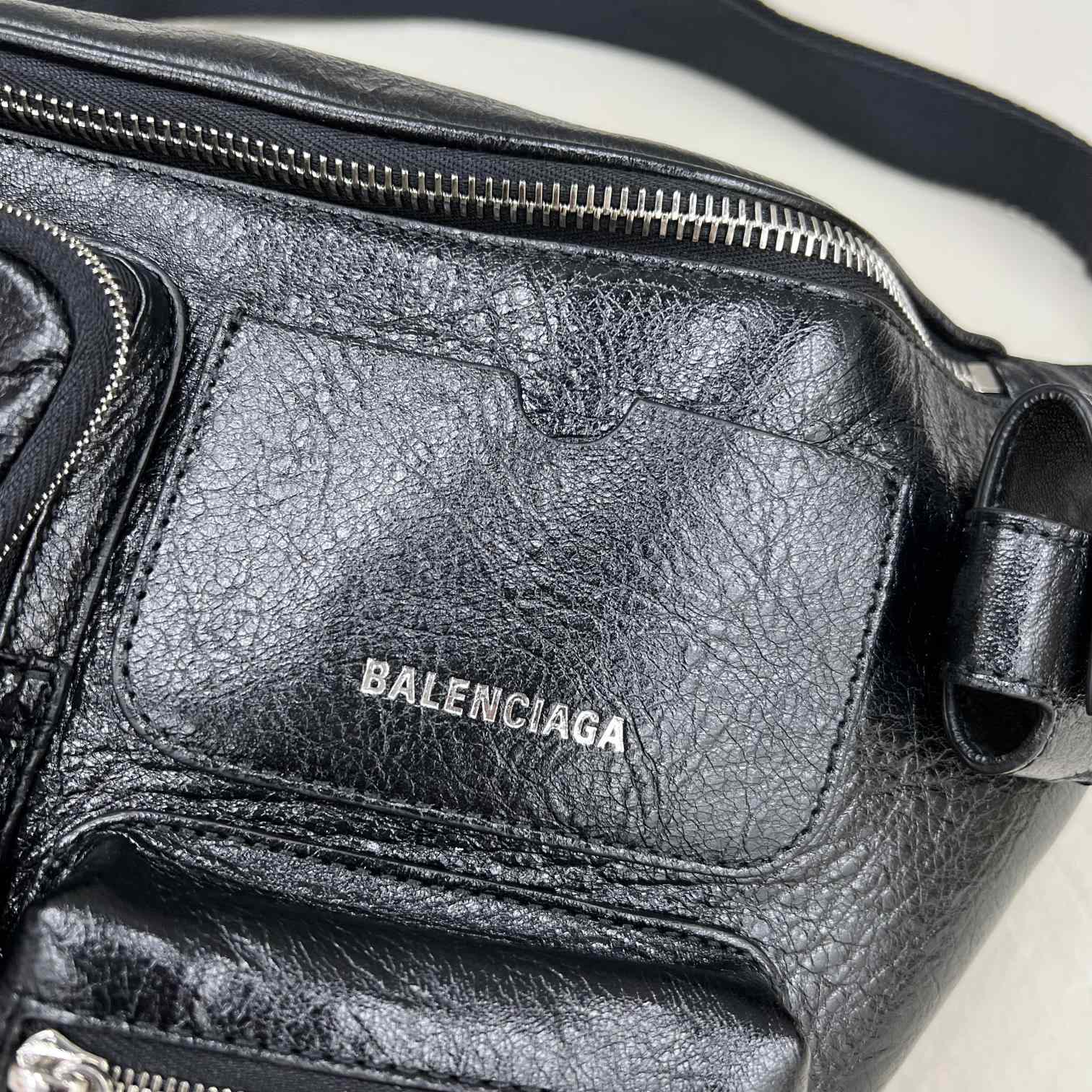 Balenciaga Superbusy Beltpack In Black - 