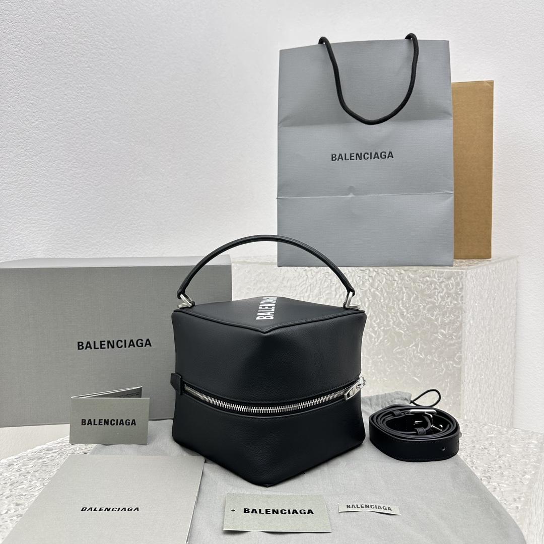 Balenciaga 4X4 Small Bag In Black - DesignerGu