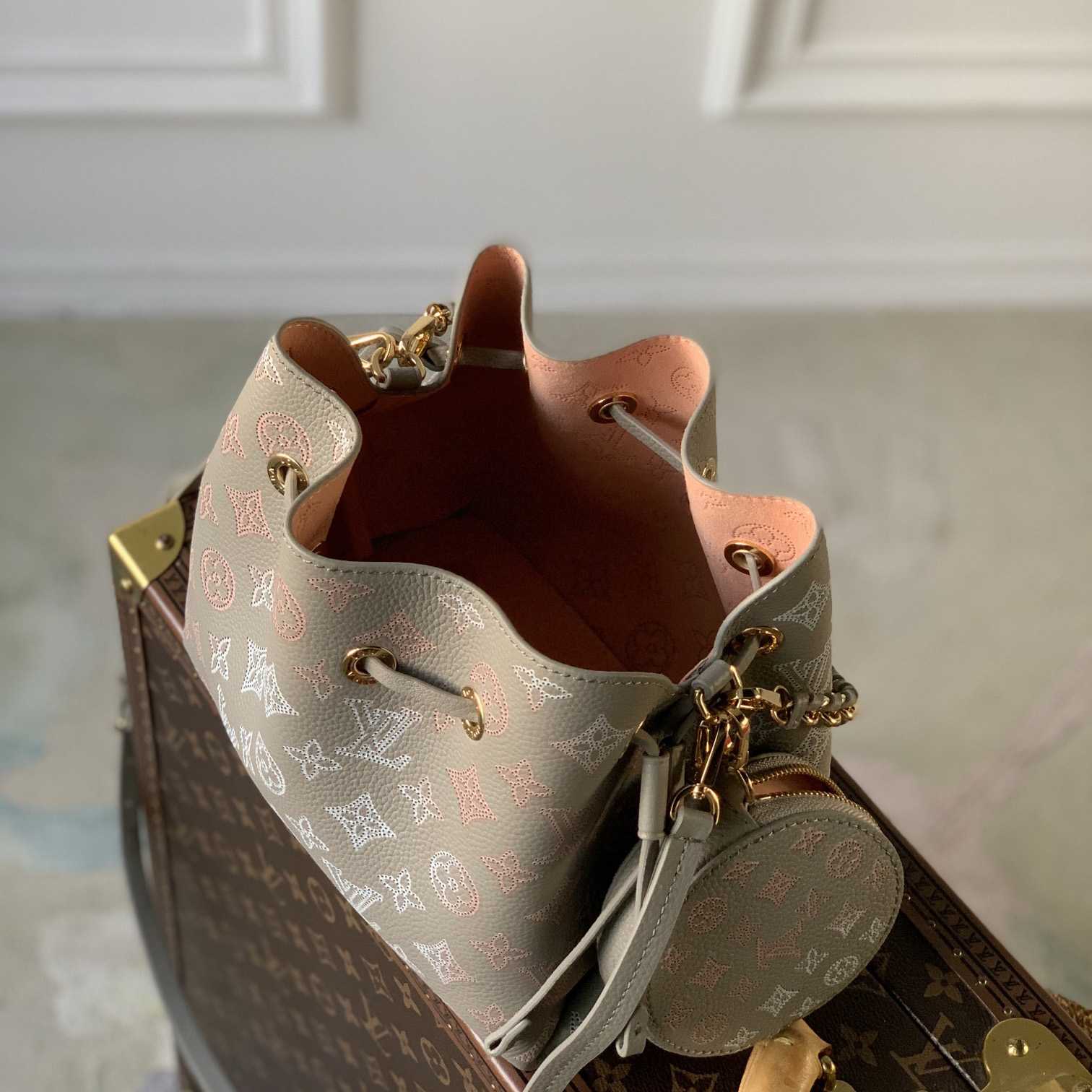 Louis Vuitton Bella (19×22×14cm)  M23388 - 