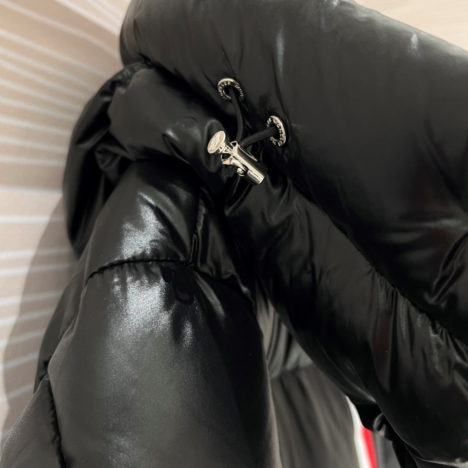 Moncler Montbeliard Short Down Jacket - DesignerGu