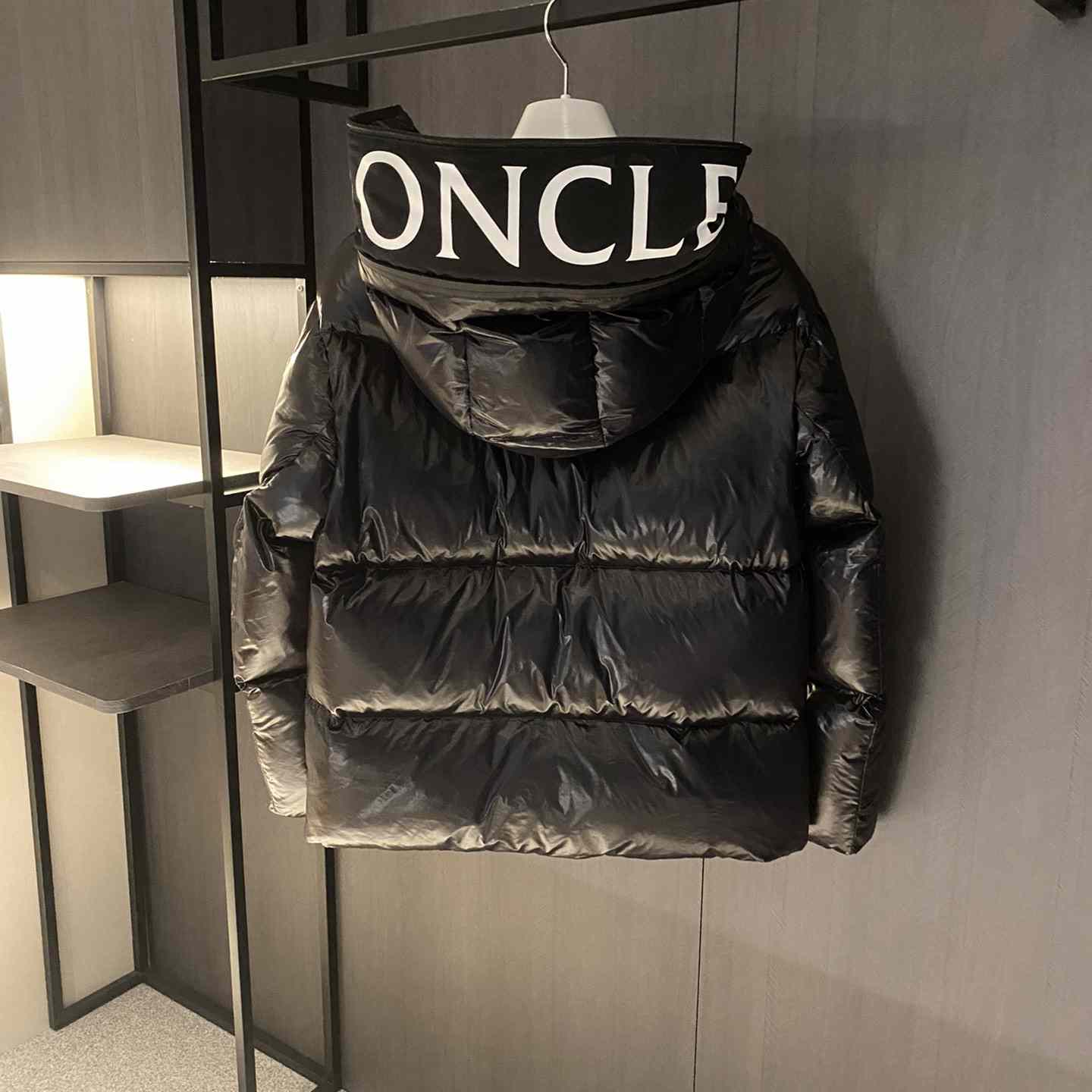 Moncler Huppe Short Down Jacket - 