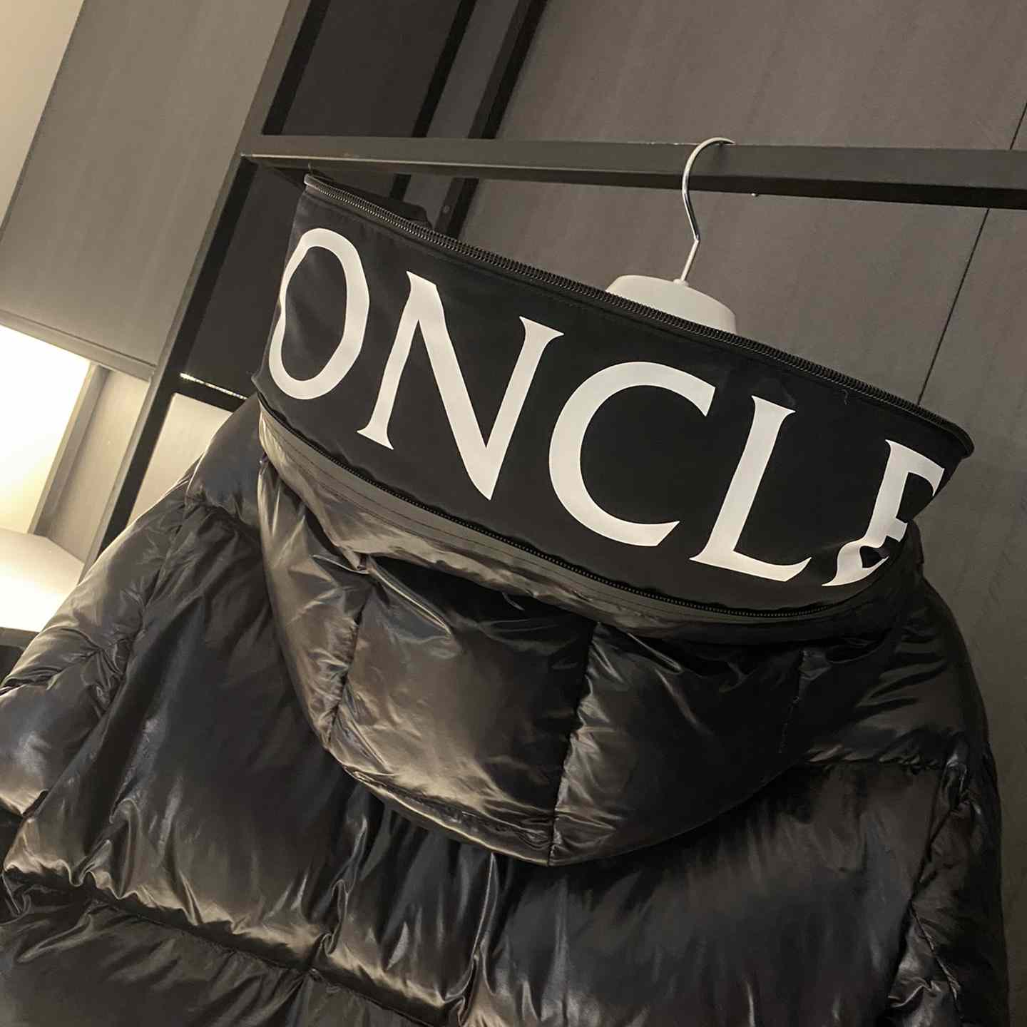Moncler Huppe Short Down Jacket - 