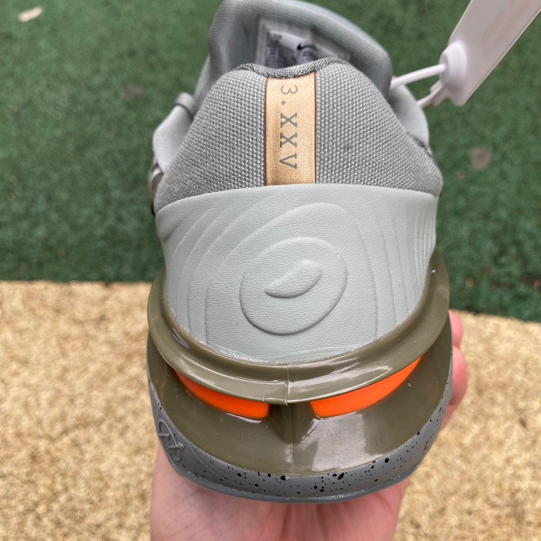 Nike GT CUT 2 Devin Booker PE Sneaker      DJ6013 - 
