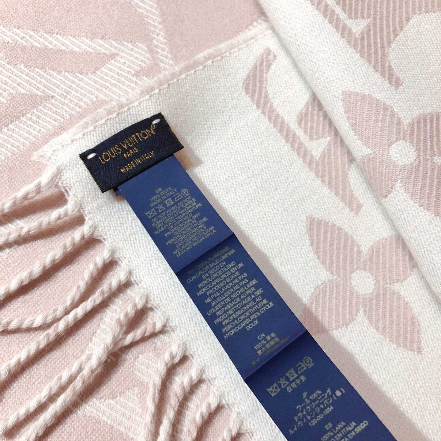 Louis Vuitton LV Essential Scarf - 
