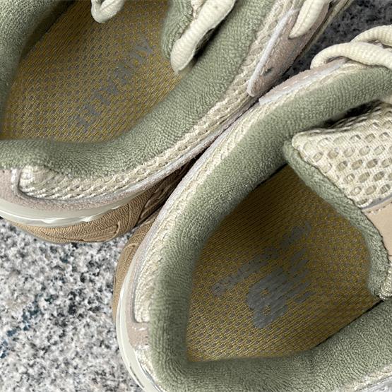 New Balance 1906R Sneakers    M1906RAU - 