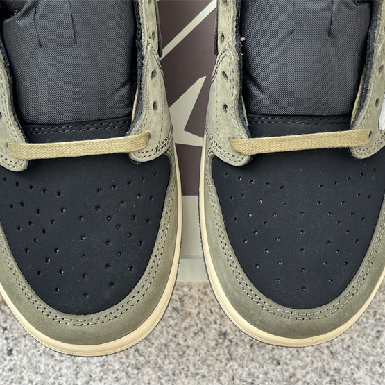 Travis Scott x Air Jordan 1 Low OG Sneaker      DM7866-002 - 