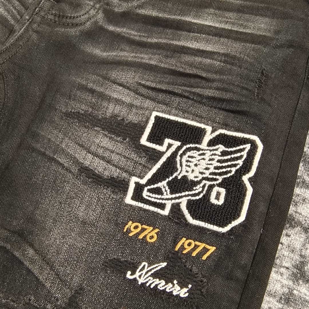 Amiri Slim Fit Jeans    657 - 