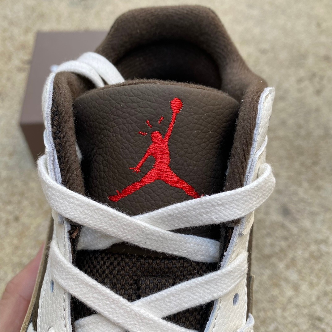 Travis Scott x Jordan Executive The Check Sneaker    fz8117-100 - 