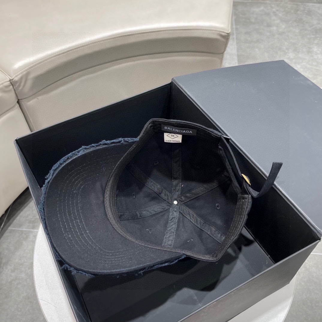Balenciaga Cap - 