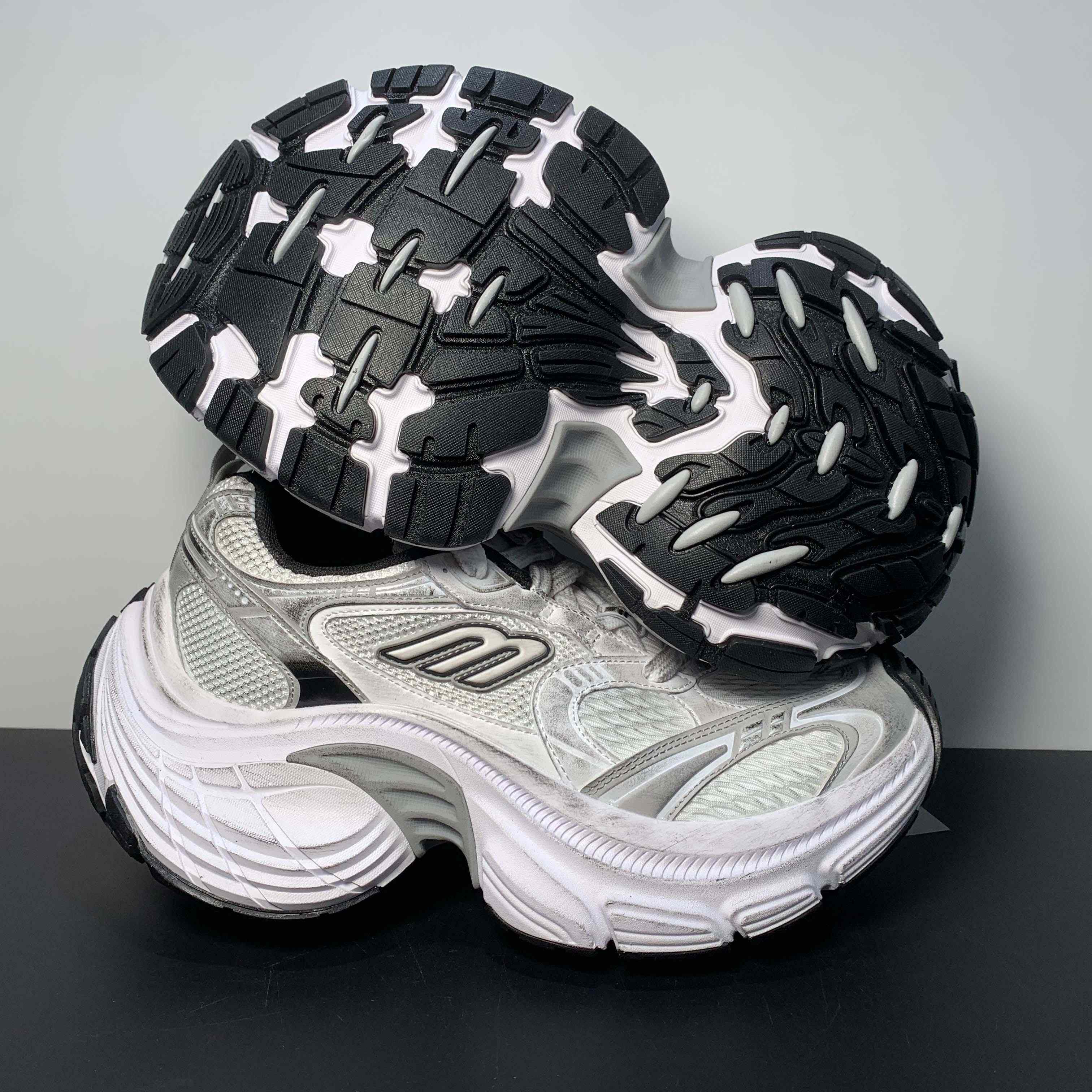 Balenciaga 10XL Sneaker In White/Black/Grey - 