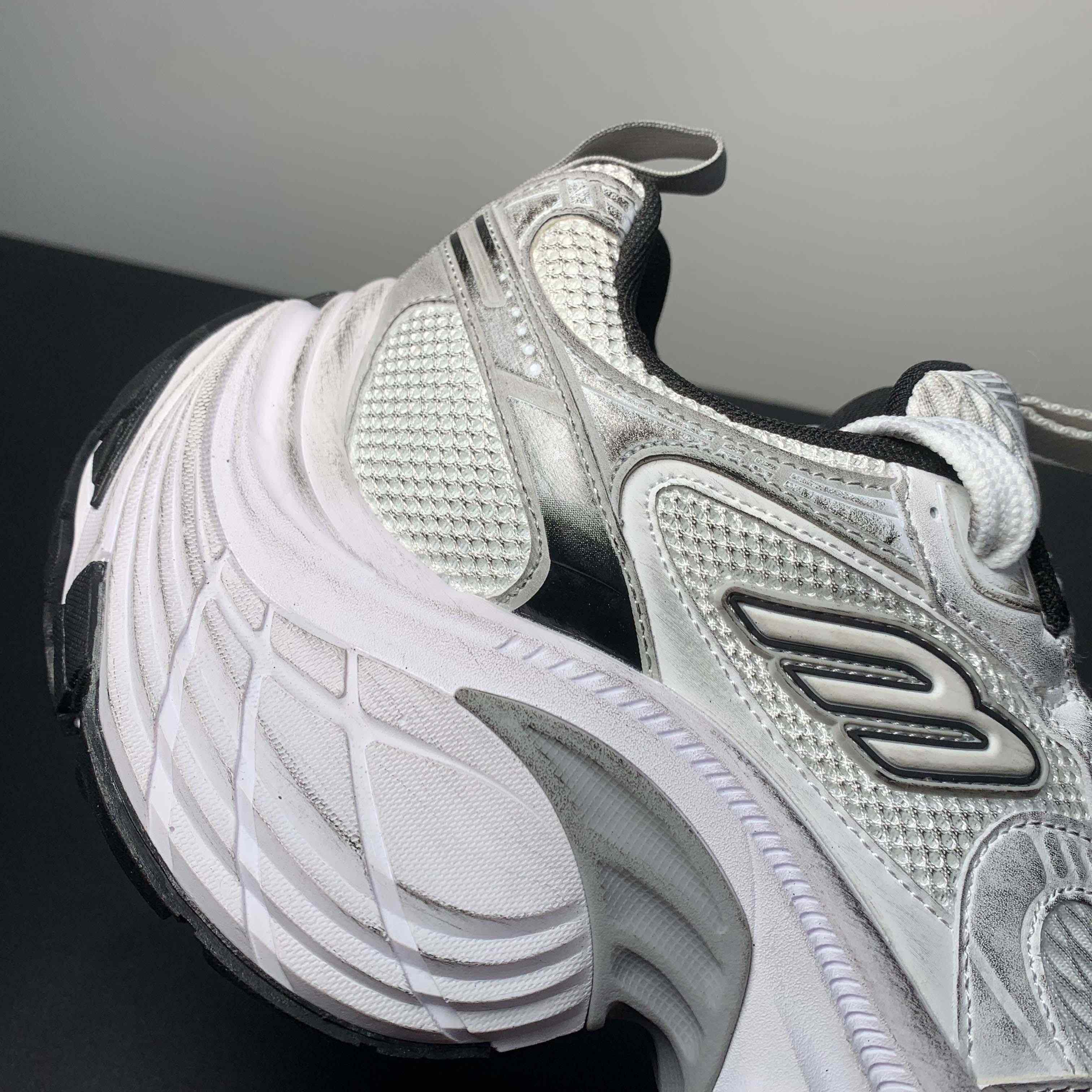 Balenciaga 10XL Sneaker In White/Black/Grey - 