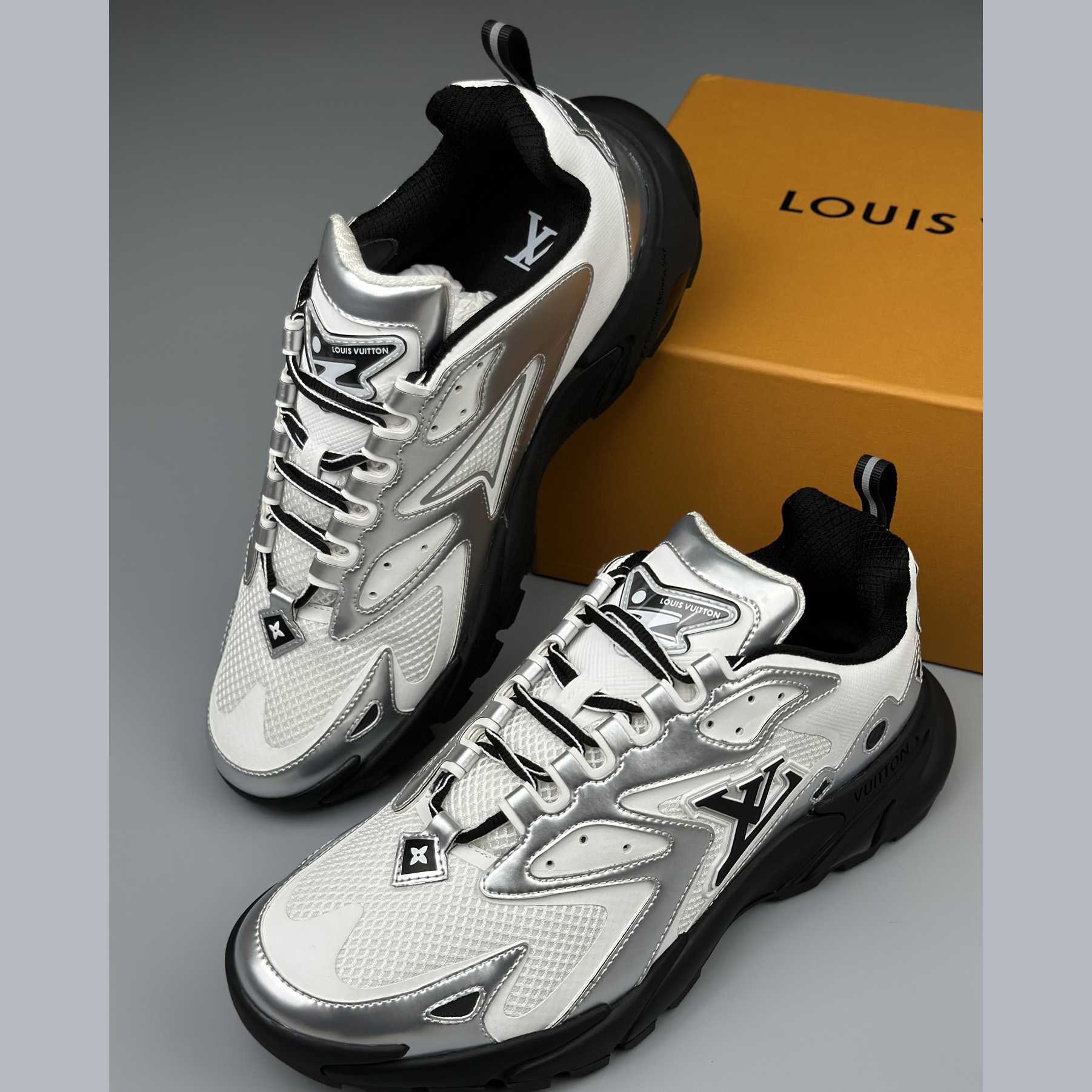 Louis Vuitton  LV Runner Tatic Sneaker     1AA784 - 