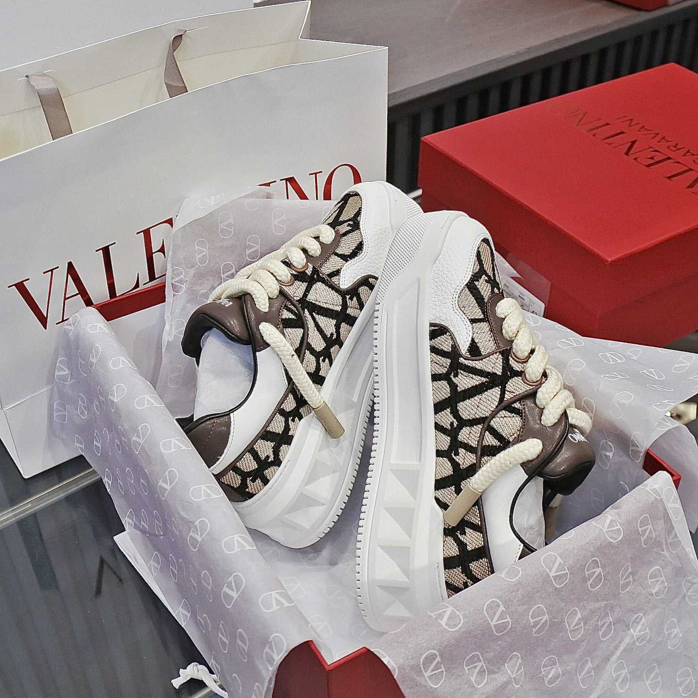 Valenti Garavani One Stud Jacquard Sneakers - 