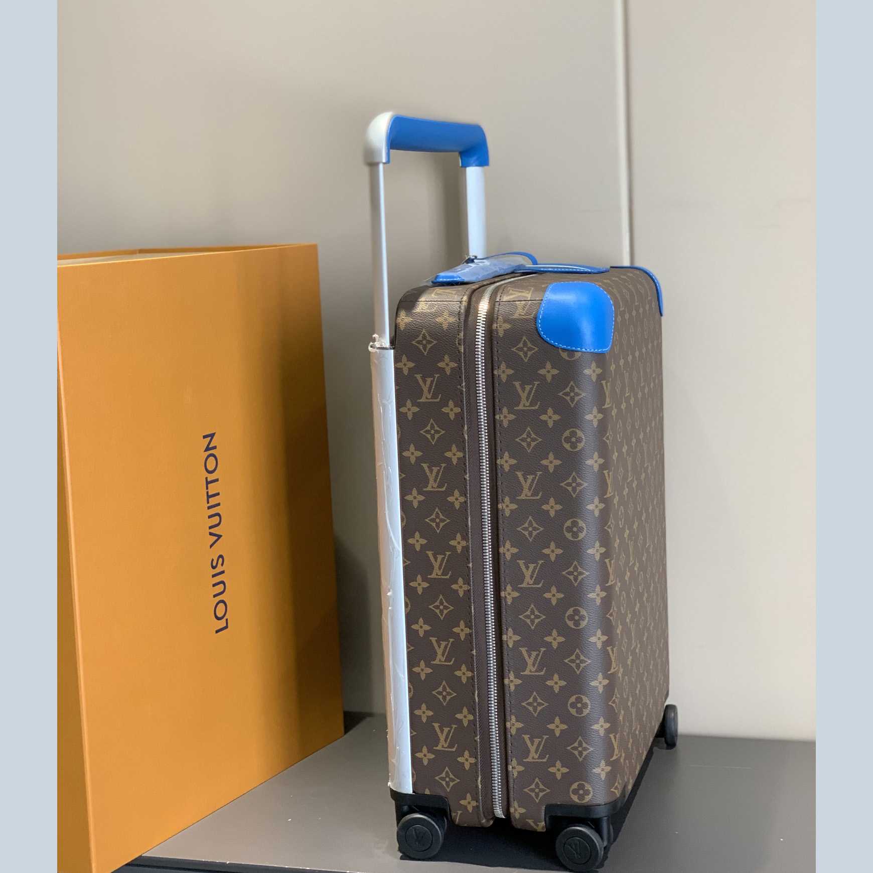 Louis Vuitton Luggage 20inch - 