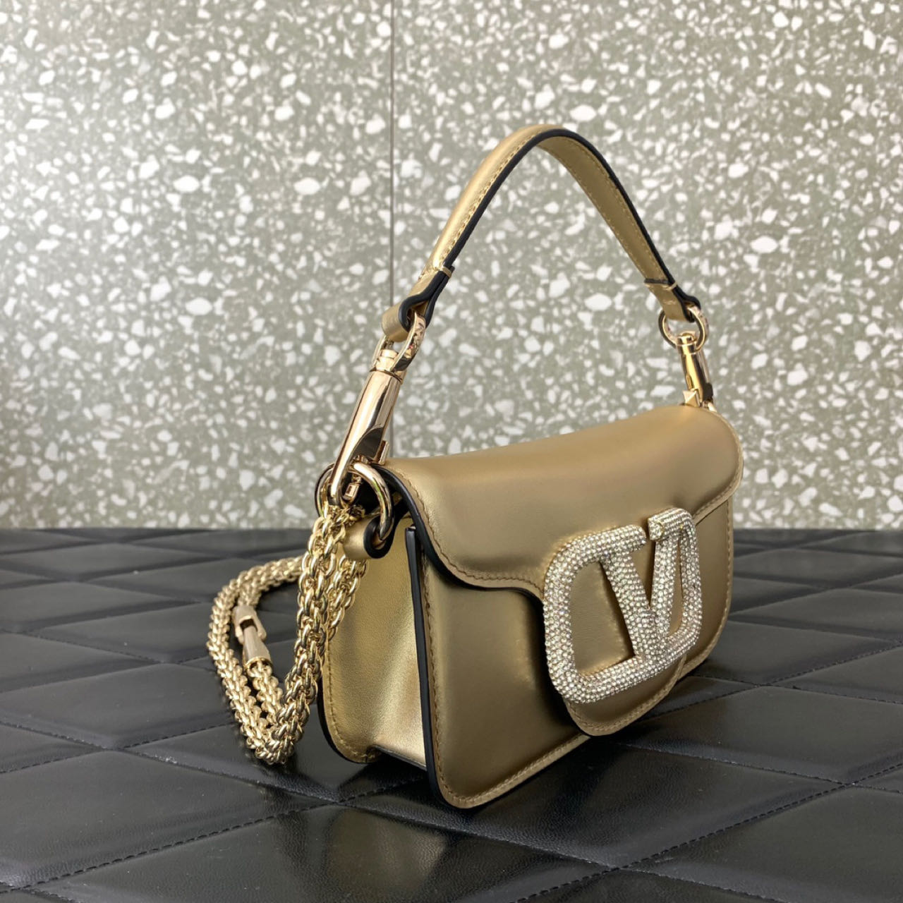 Valenti Garavani Micro Locò Crystal-embellished Bag   (20-11-5cm) - 