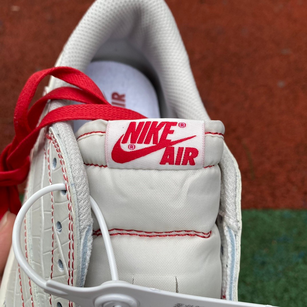Tracis Scott x Air Jordan 1 Low Golf TS Sneaker      DM7866-601 - 