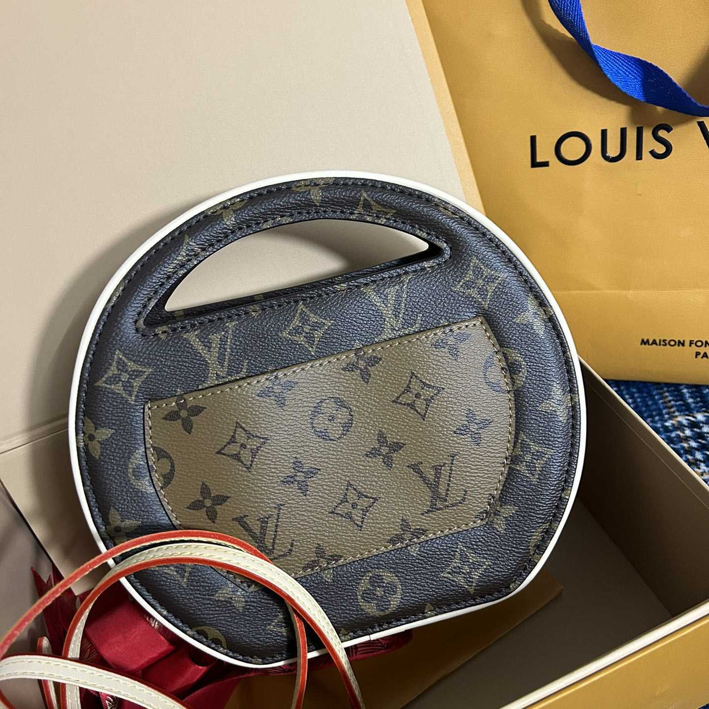 Louis Vuitton Around Me PM    M47117 - 