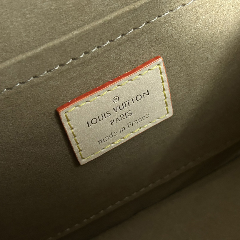 Louis Vuitton Around Me PM    M47117 - 
