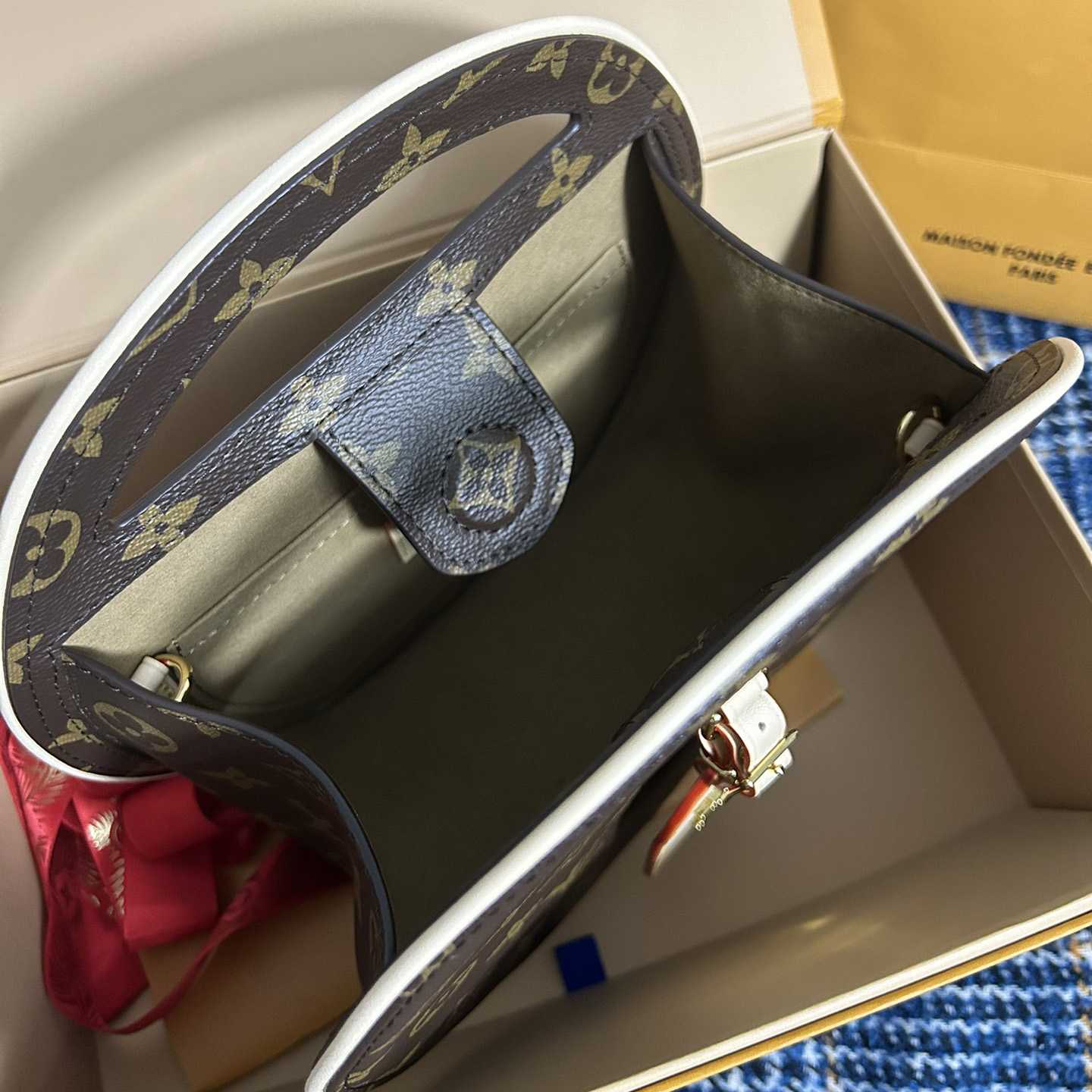 Louis Vuitton Around Me PM    M47117 - 