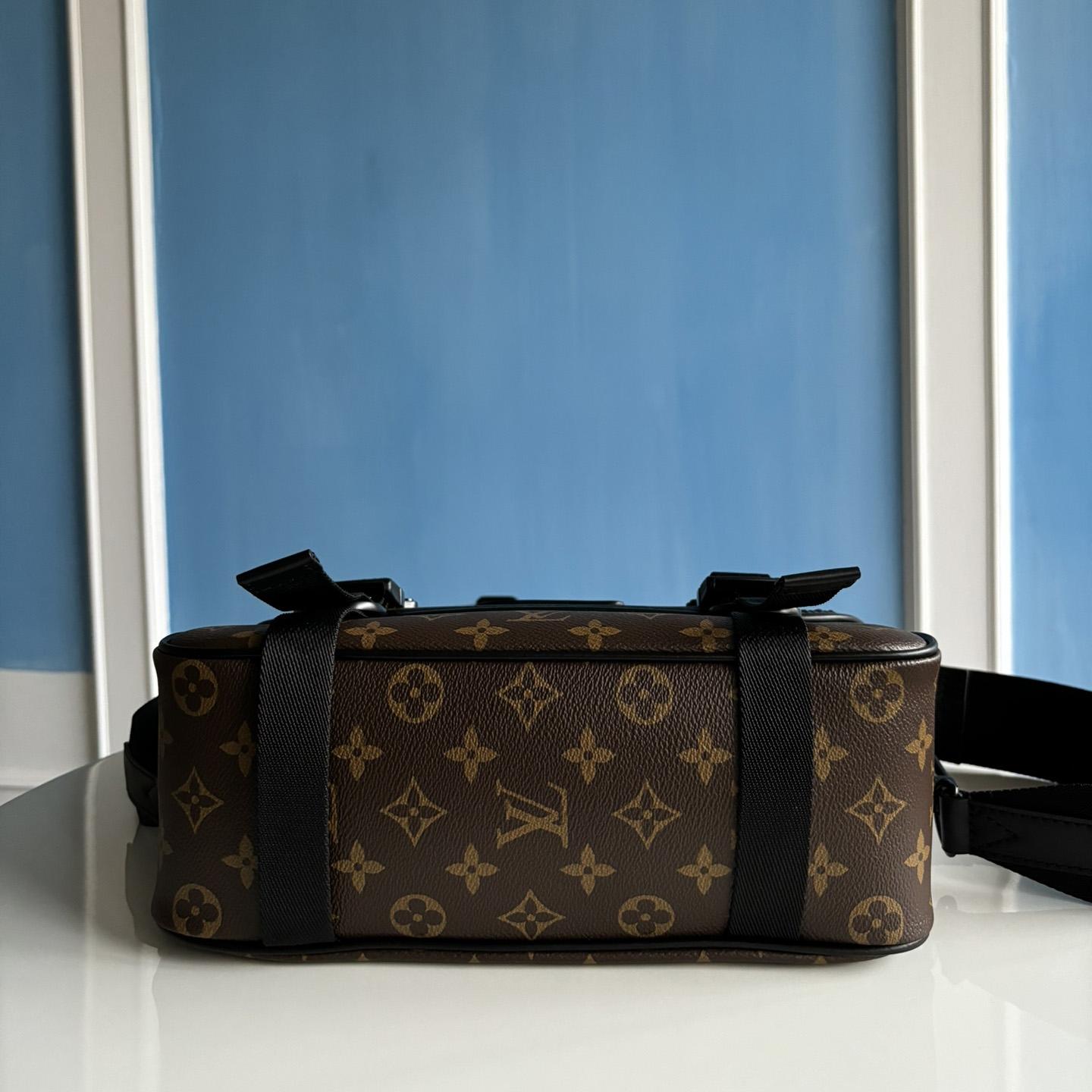Louis Vuitton LV Trail Messenger          M46972 - 