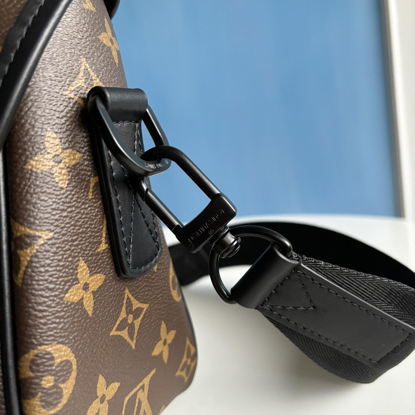 Louis Vuitton LV Trail Messenger          M46972 - 