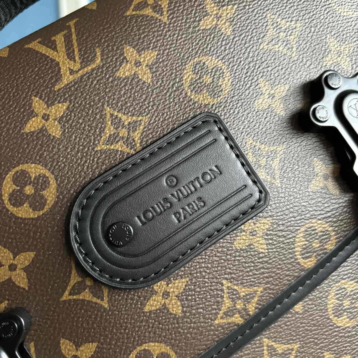 Louis Vuitton LV Trail Messenger          M46972 - 
