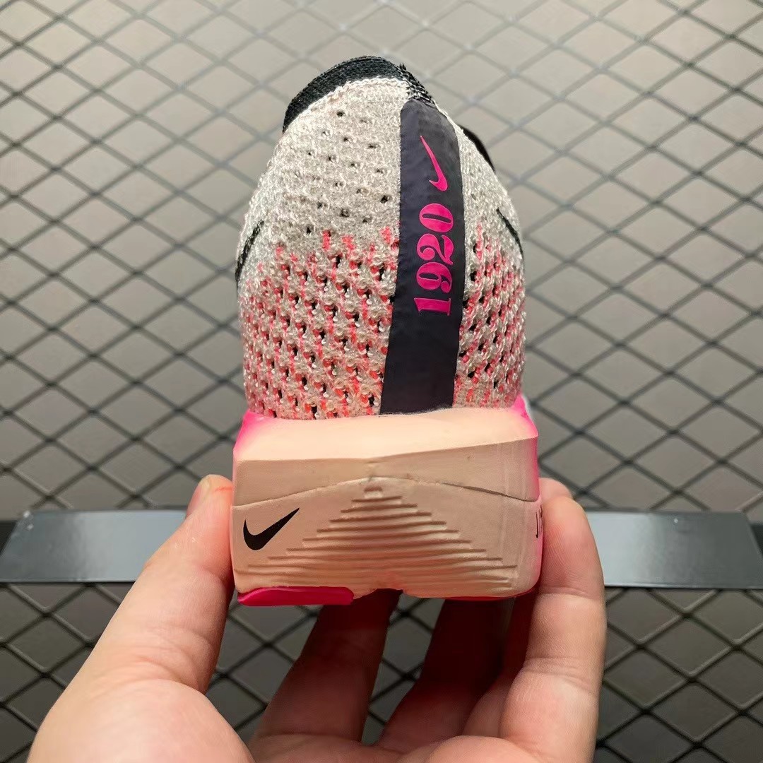 Nike Zoom X Vaporfly NEXT Sneakers      FQ8109-331 - 