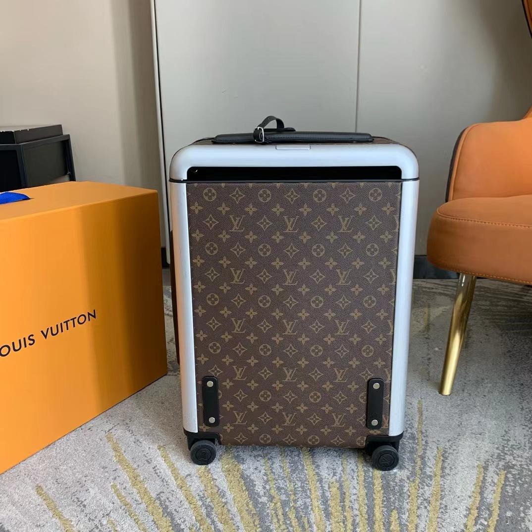 Louis Vuitton Horizon  - 