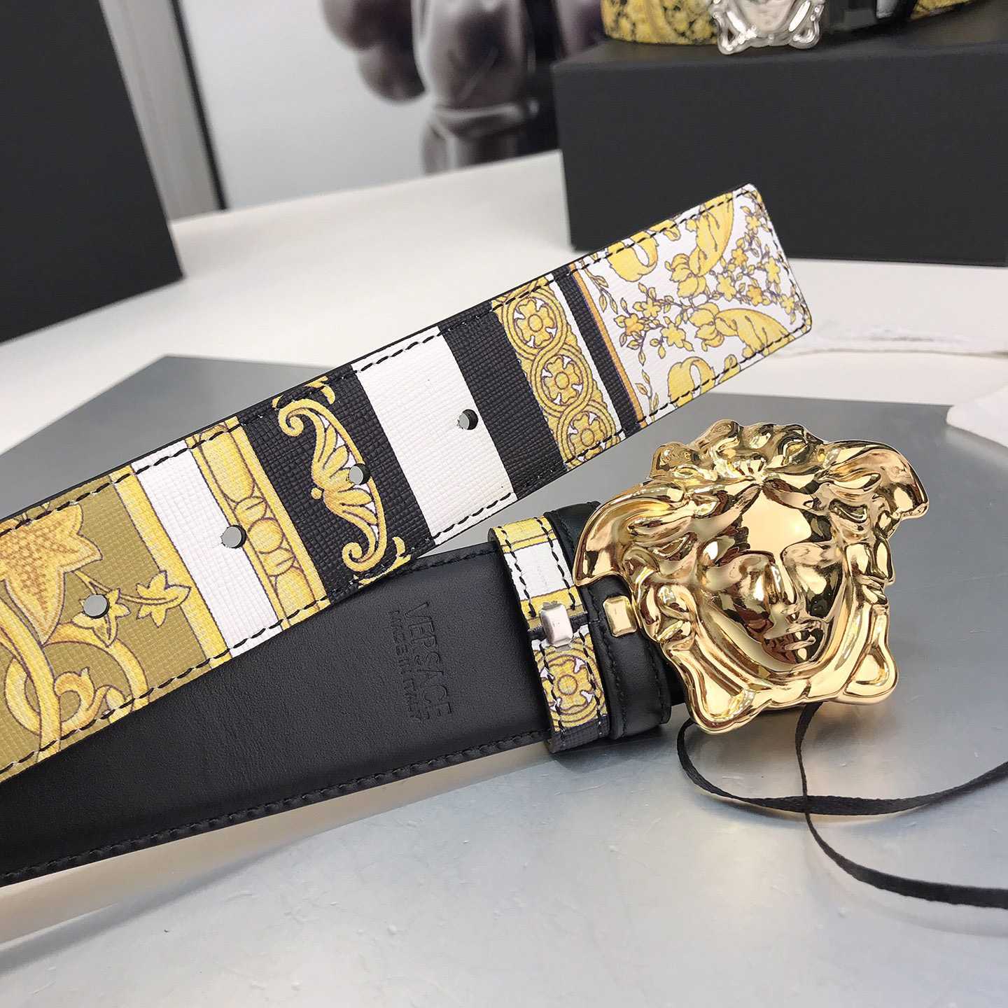 Versace Barocco Reversible LeatherBelt    40mm - 