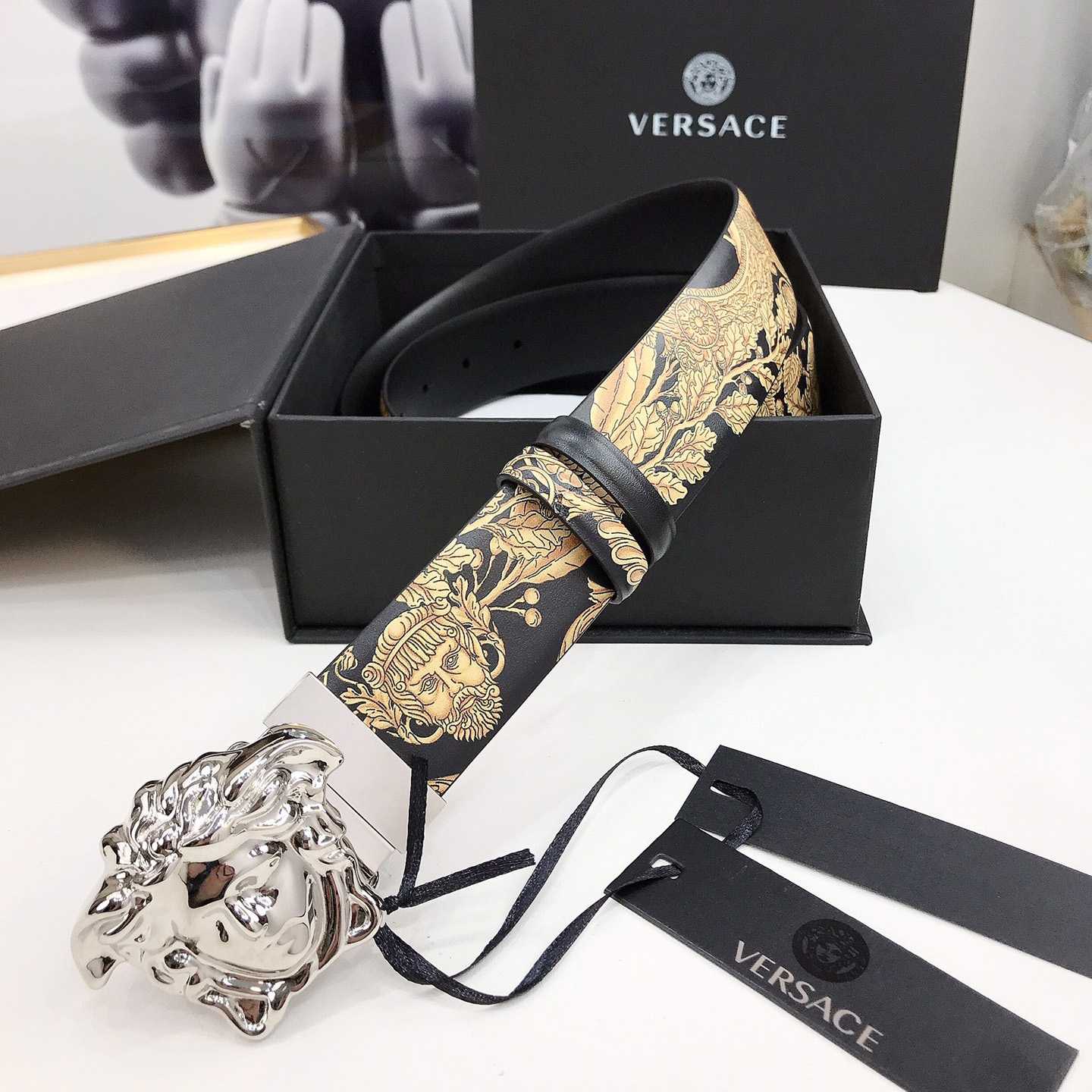 Versace Barocco Reversible Leather Belt    40mm - DesignerGu