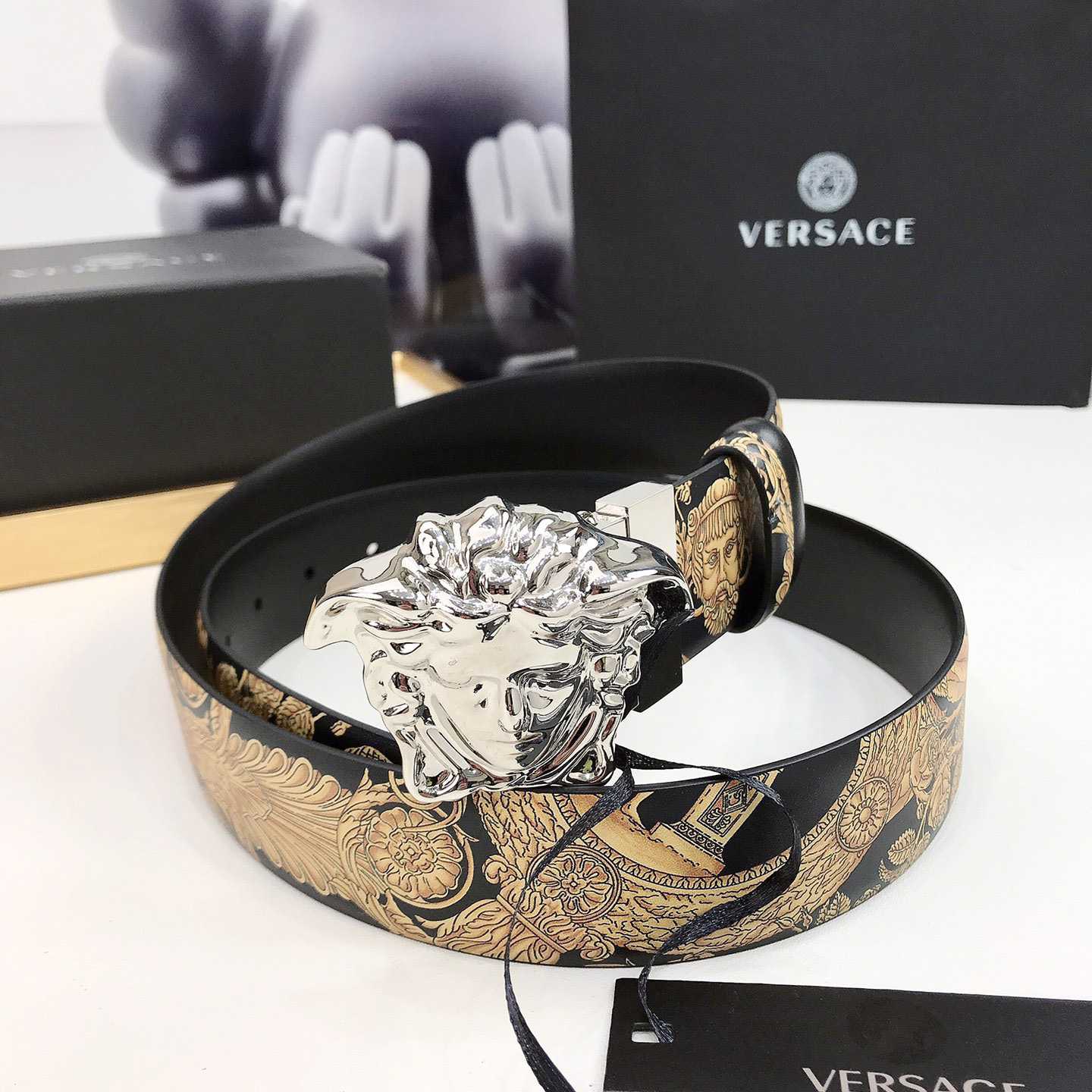 Versace Barocco Reversible Leather Belt    40mm - DesignerGu