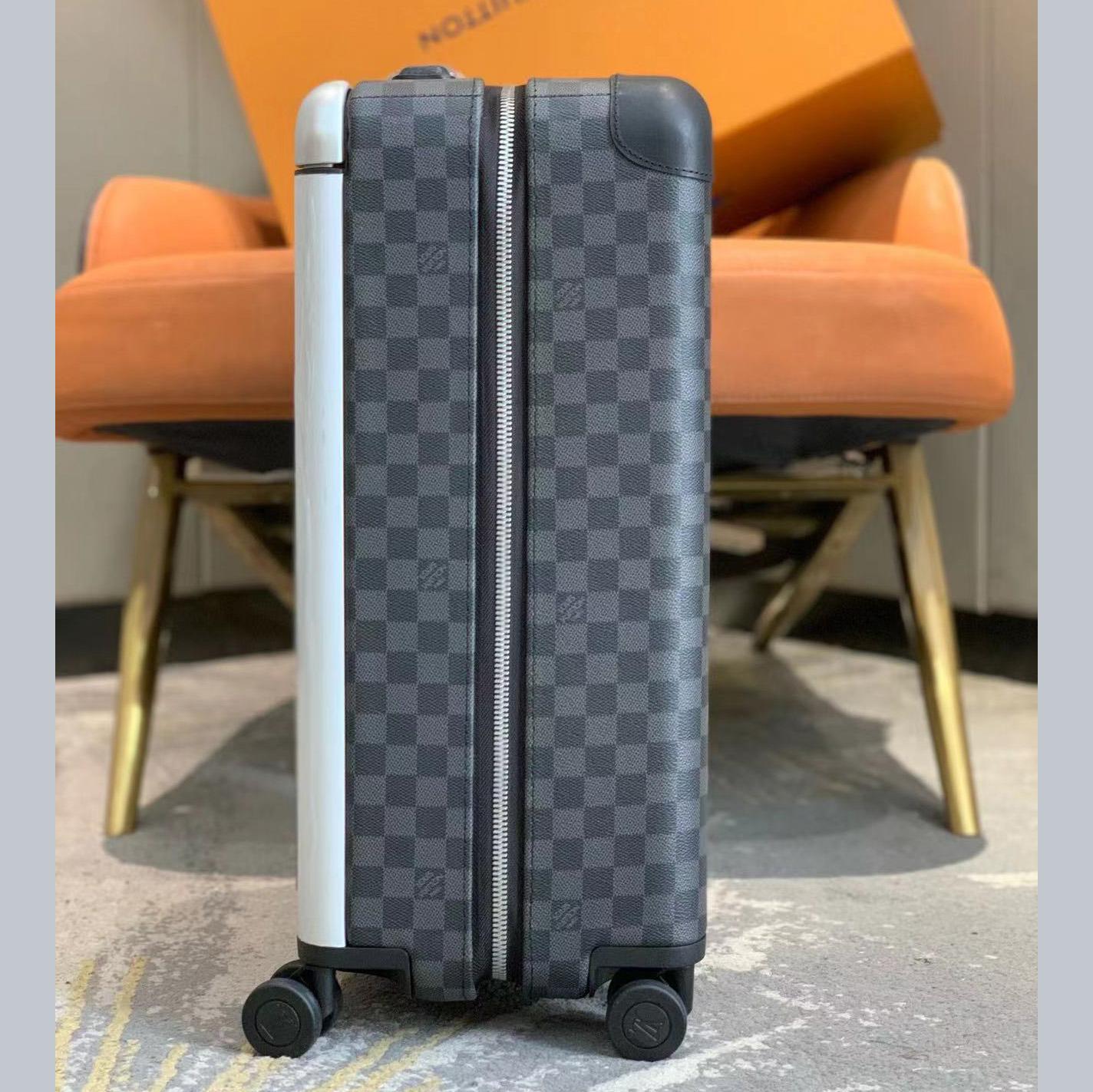 Louis Vuitton Horizon  - 
