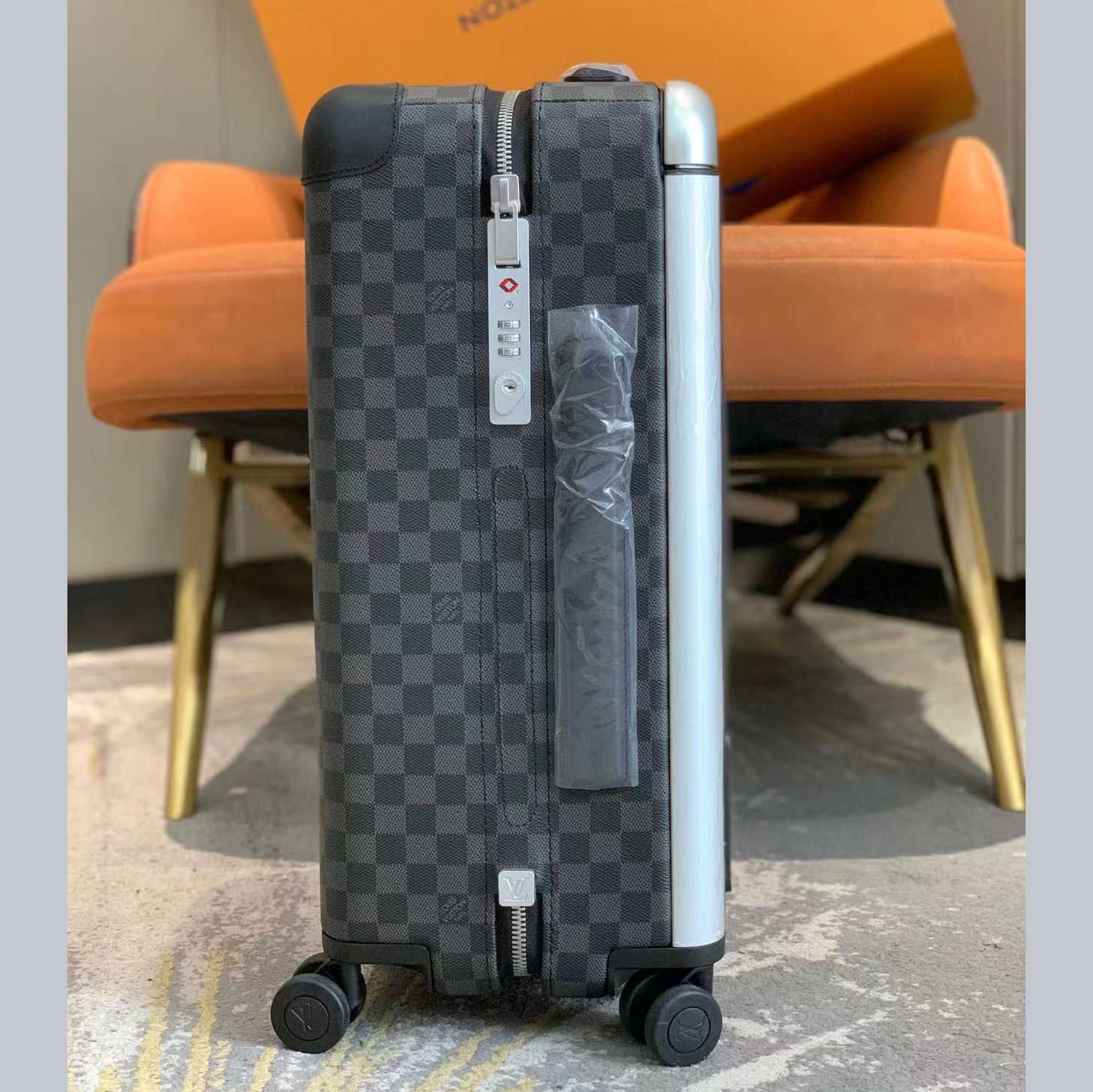 Louis Vuitton Horizon  - 