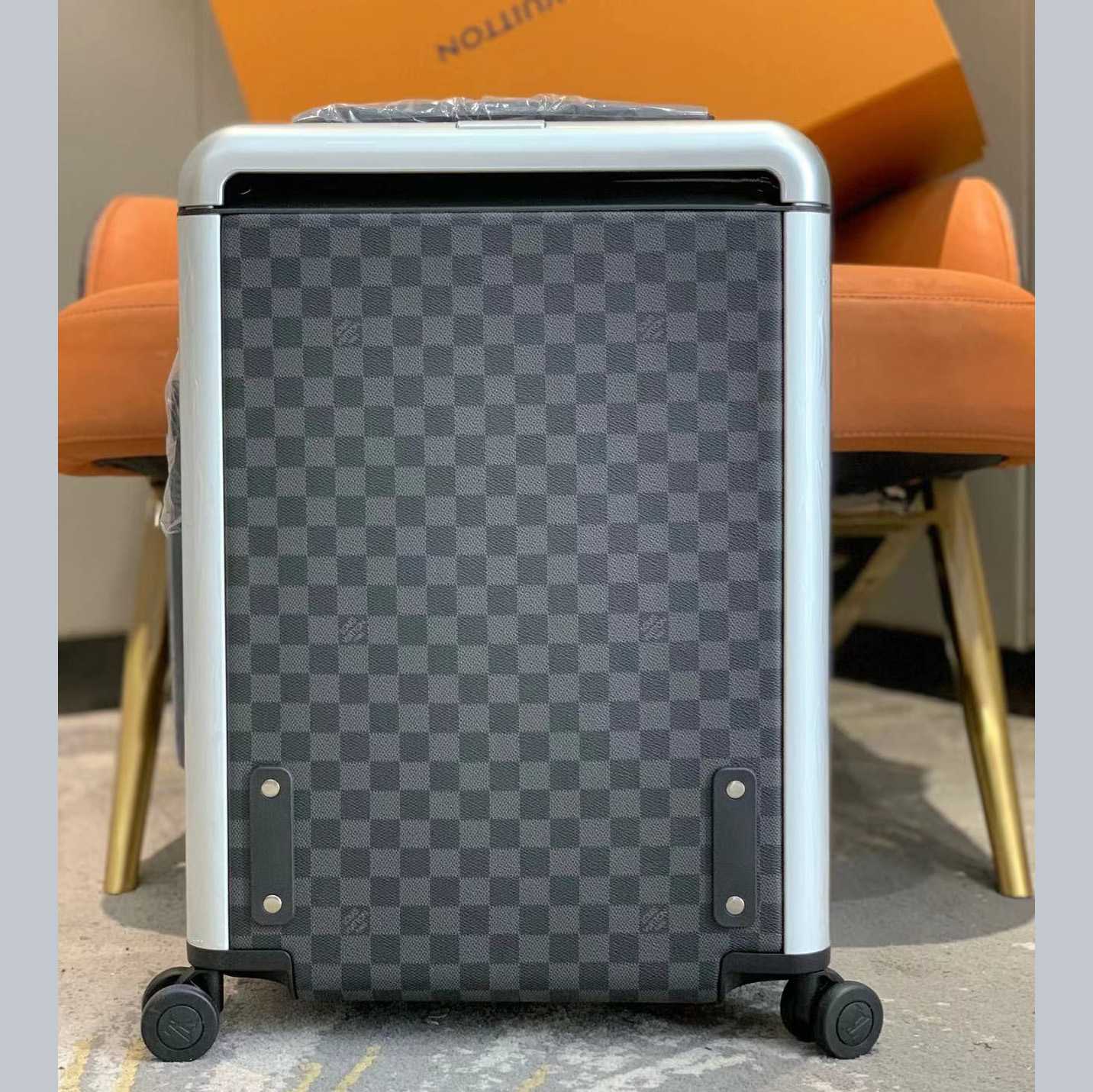 Louis Vuitton Horizon  - 