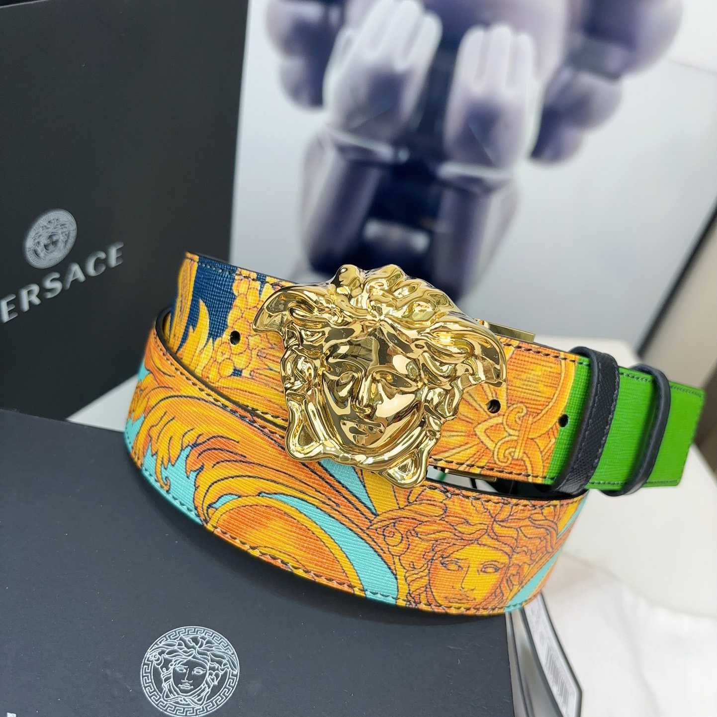 Versace Barocco Reversible Leather Belt    40mm - DesignerGu