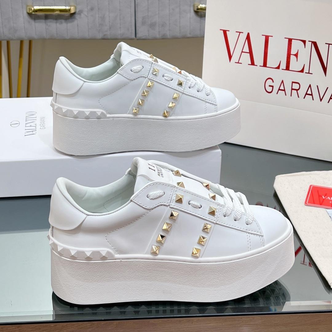 Valenti Flatform Rockstud Untitled Sneaker In Calfskin - 