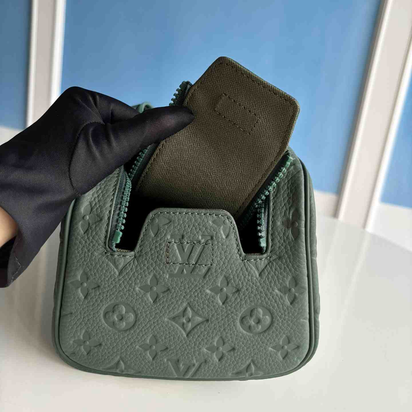 Louis Vuitton Dopp Kit    M24442 - 