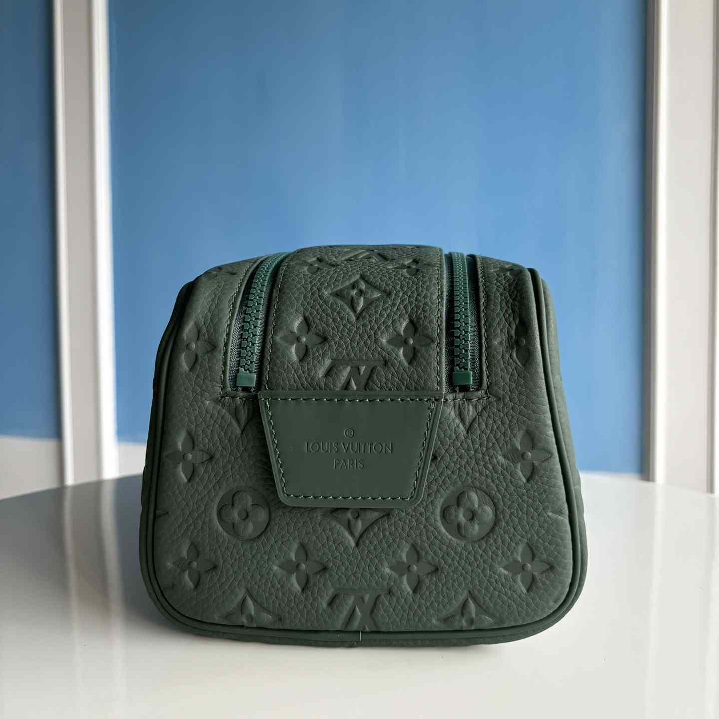 Louis Vuitton Dopp Kit    M24442 - 