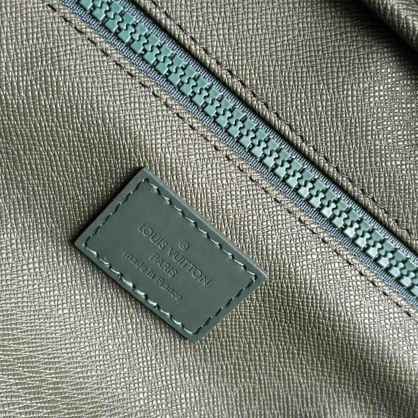 Louis Vuitton Dopp Kit    M24442 - 