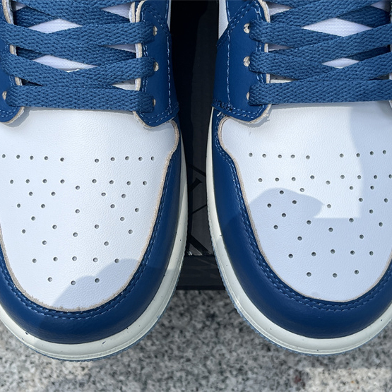 Air Jordan 1 Low Sneakers      FN5214-141 - DesignerGu