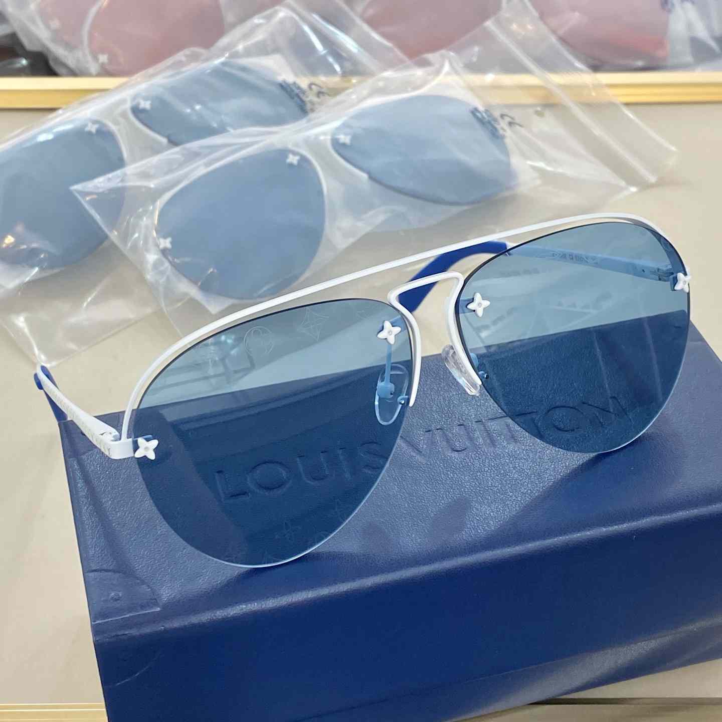 Louis Vuitton Sunglasses     - 