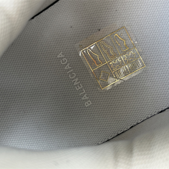 Balenciaga 3XL Sneaker In Light Grey - 