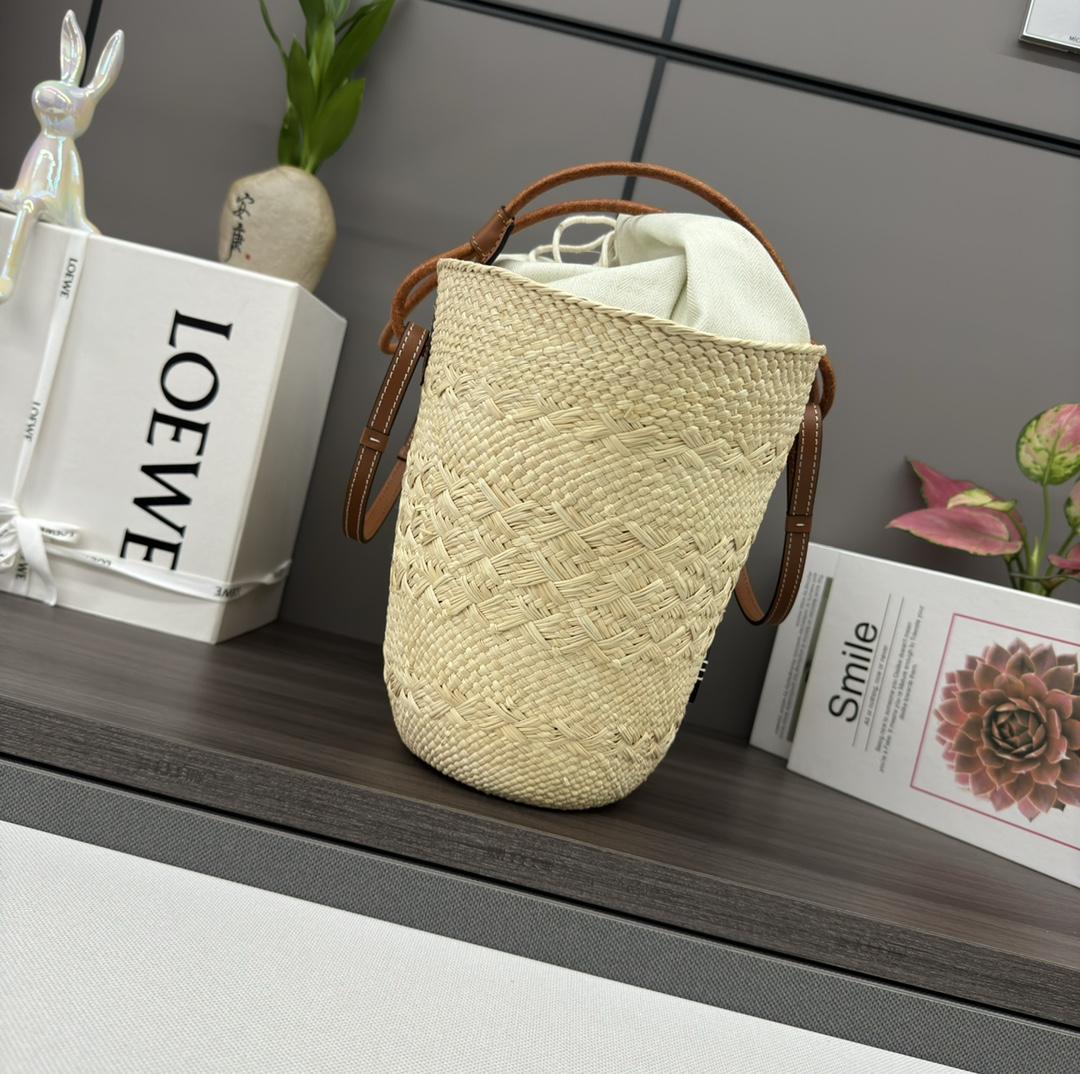 Loewe Anagram Basket Bag In Iraca Palm And Calfskin - 