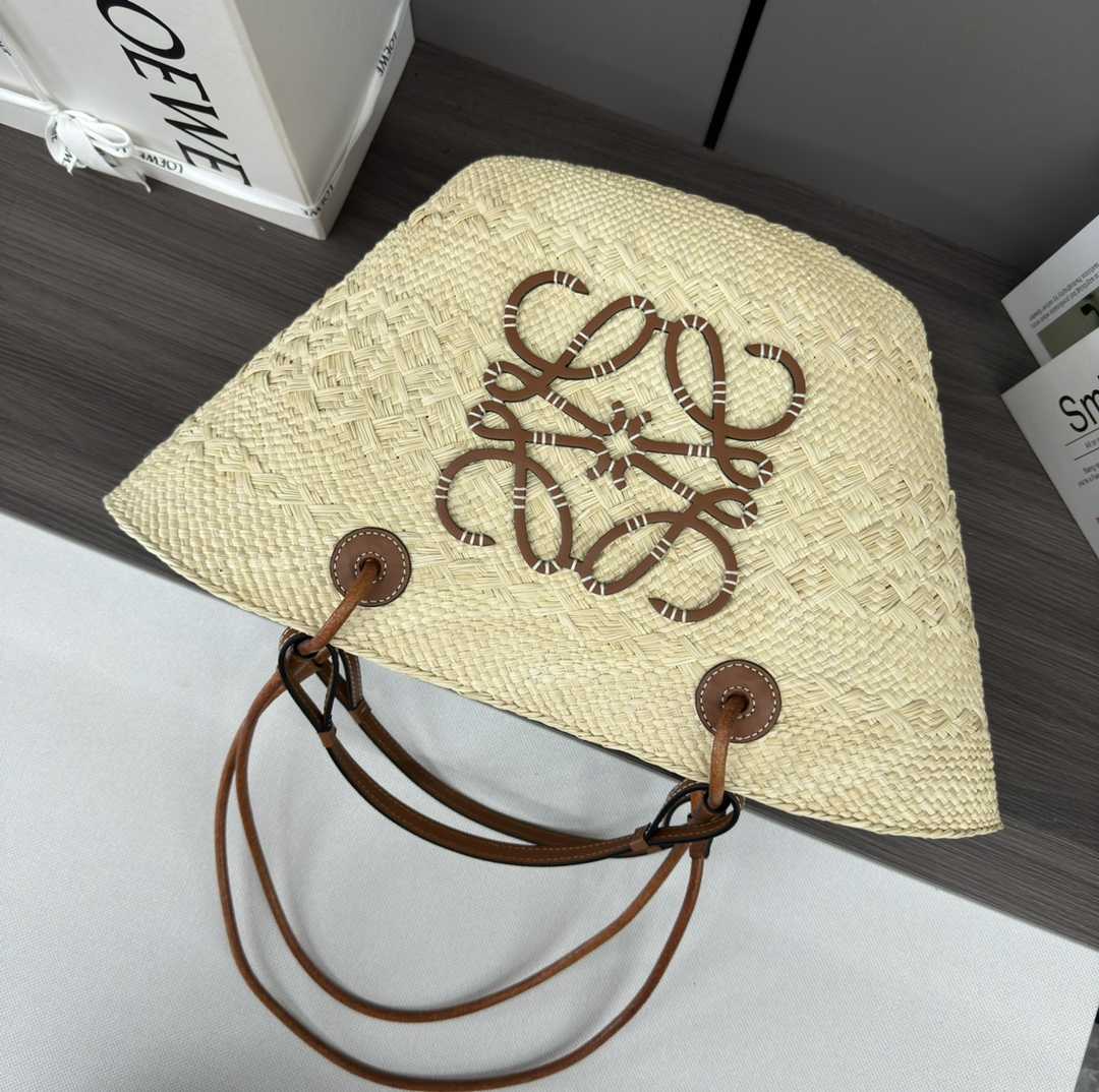 Loewe Anagram Basket Bag In Iraca Palm And Calfskin - 
