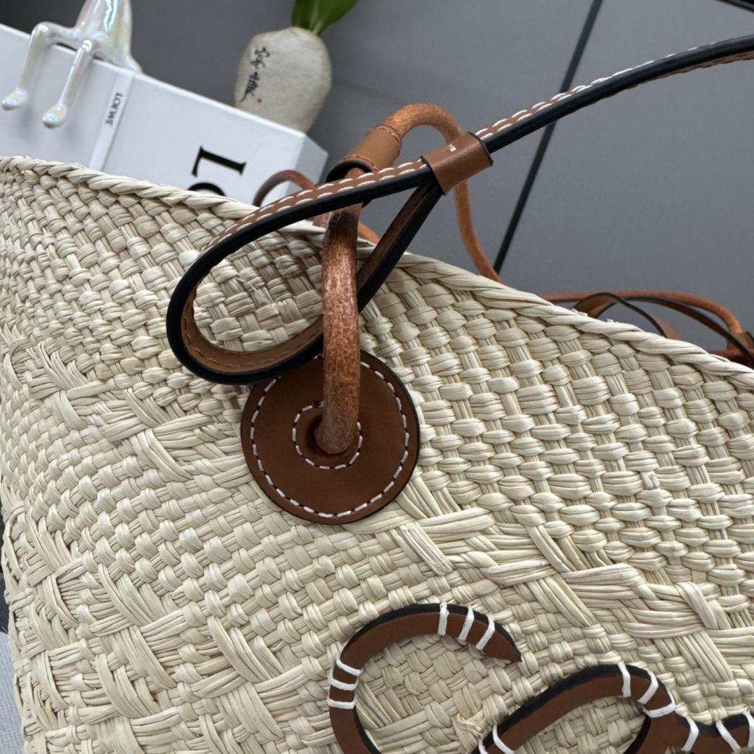 Loewe Anagram Basket Bag In Iraca Palm And Calfskin - 