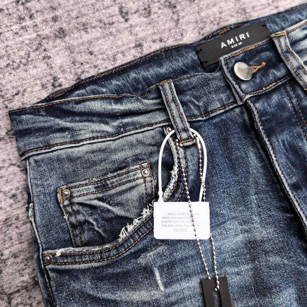 Amiri Slim Fit Jeans    672 - 