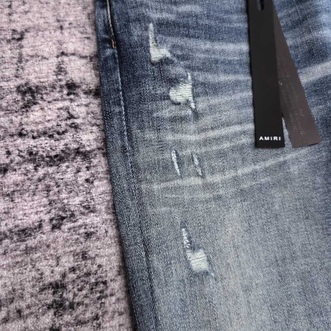 Amiri Slim Fit Jeans    672 - 